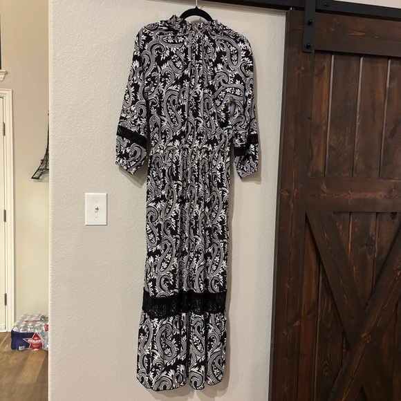 ❗️FINAL❗️Chico's Black and White Paisley Maxi Dress Small 4 - Picture 2 of 11